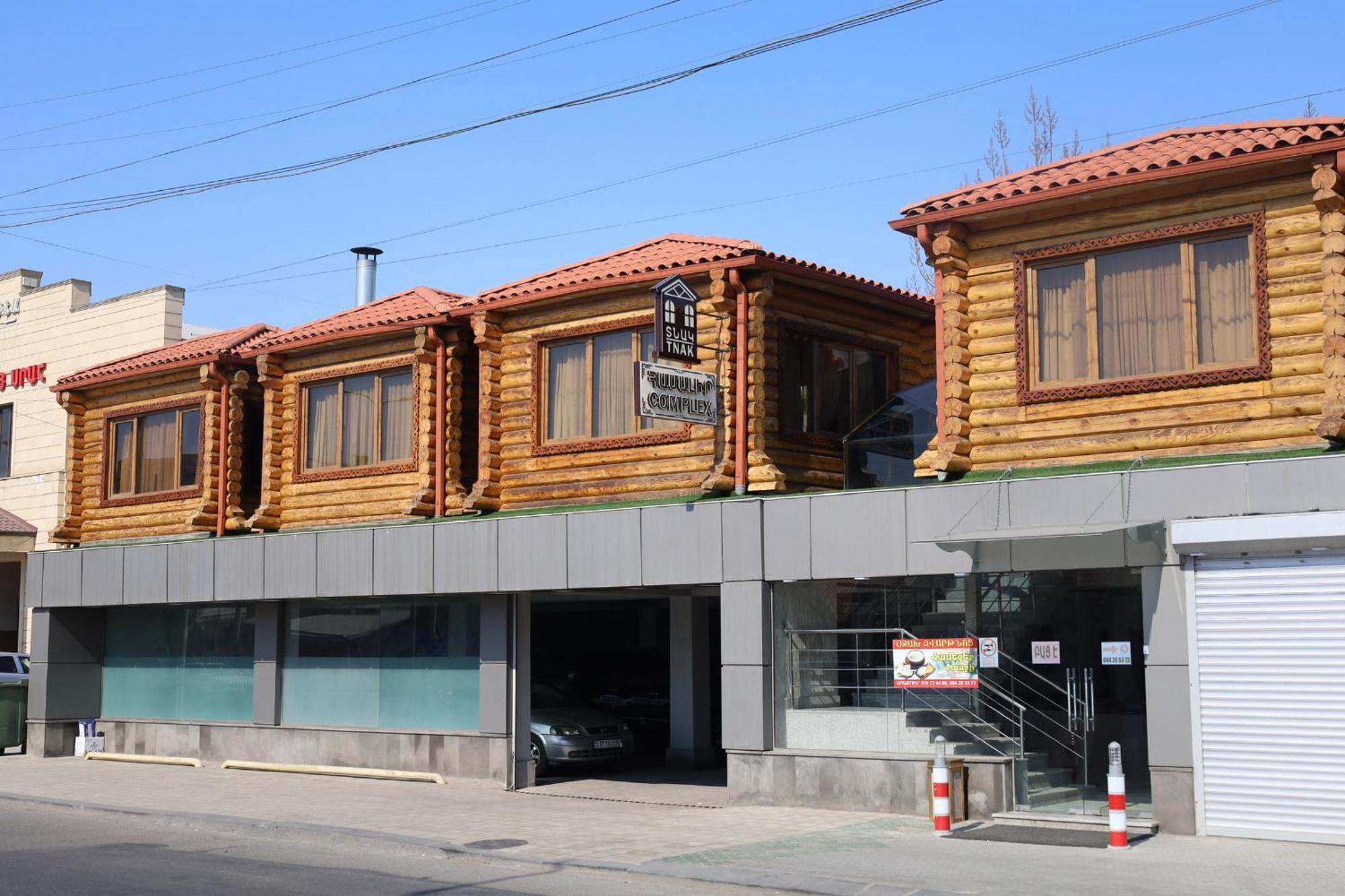 Tnak Hotel Єреван Екстер'єр фото